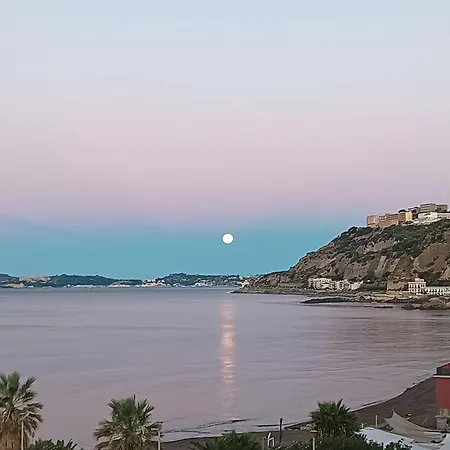 Bagnoli Bay, Lejlighed